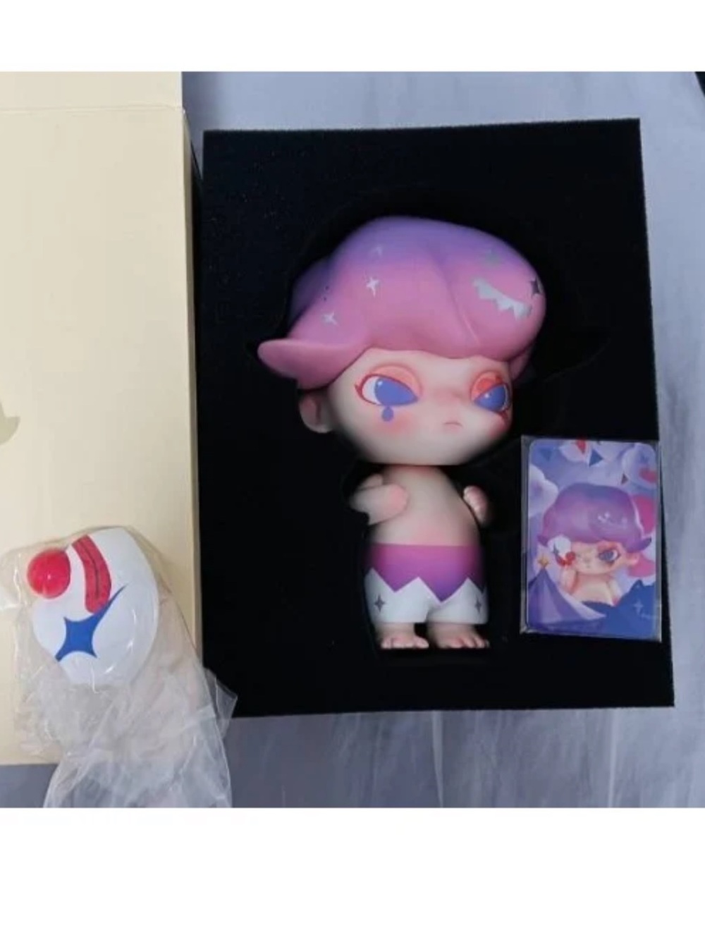 2021 Dimoo World Sad Clown Plus Limited figure with magnetic mask.